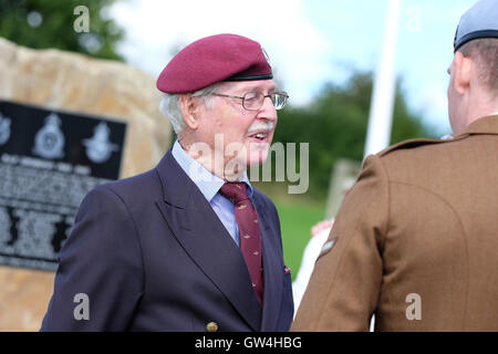 Shobdon airfield, Herefordshire, UK - Sunday 11th September 2016 - Lt Col R.W.G 'Nick' Nicholls of the Glider Pilot Regiment Association talks to a member of the Army Air Corps at todays unveiling of the memorial to No 5 Glider Training School. The trained pilots went on to serve in the Glider Pilot Regiment . Stock Photo