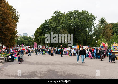 Moscow, Russia. Sunday, September 11, 2016. This is the second and the last day of the annual festival Moscow City Day. This year Moscow celebrates its 869th birthday. Warm but extremely cloudy weather darkened the day. But still people and children in particular were able to find funny and interesting performances, shows and master-classes in Moscow Gorky Park. Area for open lessons and free master classes for kids. Credit:  Alex's Pictures/Alamy Live News Stock Photo