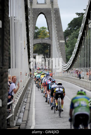 Bristol, UK, 10th September 2016. The Tour of Britain, Stage 7b Bristol Circuit Race. The peloton crosses Clifton Suspension Bridge for the 2nd time. Credit:  David Partridge / Alamy Live News Stock Photo