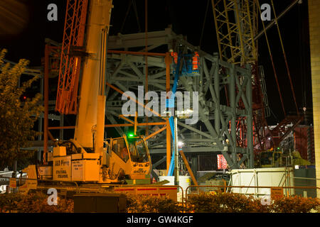 Dundee, UK. 11th Sep, 2016. Balfour Beatty installs large steelwork arch over Dundee rail station in 6 hour window when rail line is closed.The arch forms a key part of the ongoing Dundee Central Waterfront development. This significant engineering operation was 12 months in planning. Credit:  Alan Paterson/Alamy Live News Stock Photo