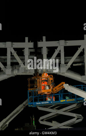 Dundee, UK. 11th Sep, 2016. Balfour Beatty installs large steelwork arch over Dundee rail station in 6 hour window when rail line is closed.The arch forms a key part of the ongoing Dundee Central Waterfront development. This significant engineering operation was 12 months in the planning. Credit:  Alan Paterson/Alamy Live News Stock Photo