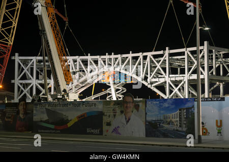 Dundee, UK. 11th Sep, 2016. Balfour Beatty installs large steelwork arch over Dundee rail station in 6 hour window when rail line is closed.The arch forms a key part of the ongoing Dundee Central Waterfront development. This significant engineering operation was 12 months in the planning. Credit:  Alan Paterson/Alamy Live News Stock Photo