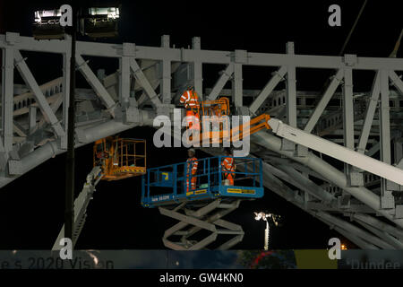 Dundee, UK. 11th Sep, 2016. Balfour Beatty installs large steelwork arch over Dundee rail station in 6 hour window when rail line is closed.The arch forms a key part of the ongoing Dundee Central Waterfront development. This significant engineering operation was 12 months in the planning. Credit:  Alan Paterson/Alamy Live News Stock Photo