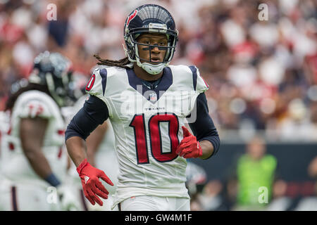 Houston, Texas, USA. 11th Sep, 2016. Houston Texans wide receiver DeAndre Hopkins (10) prepares for a play during the 1st quarter of an NFL game between the Houston Texans and the Chicago Bears at NRG Stadium in Houston, TX on September 11th 2016. Credit:  Trask Smith/ZUMA Wire/Alamy Live News Stock Photo