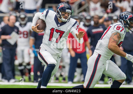 Houston, Texas, USA. 11th Sep, 2016. Houston Texans quarterback Brock Osweiler (17) runs with the ball during the 1st quarter of an NFL game between the Houston Texans and the Chicago Bears at NRG Stadium in Houston, TX on September 11th 2016. Credit:  Trask Smith/ZUMA Wire/Alamy Live News Stock Photo