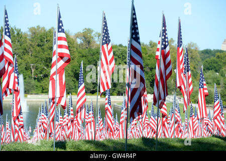 Saint Louis, MO – September 11, 2016: More than 7,000 flags with name, photo and dog tag of soldier killed defending the United States wave outside the St. Louis Art Museum in Saint Louis, Missouri Credit:  Gino's Premium Images/Alamy Live News Stock Photo