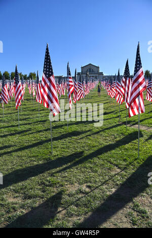 Saint Louis, MO – September 11, 2016: More than 7,000 flags with name, photo and dog tag of soldier killed defending the United States wave outside the St. Louis Art Museum in Saint Louis, Missouri Credit:  Gino's Premium Images/Alamy Live News Stock Photo