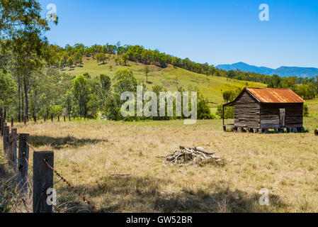 Old shed on a hill, Carney's Creek, New South Wales, Australia Stock Photo