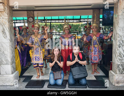 Devotees praying at the Erawan Shrine in Bangkok, Thailand Stock Photo