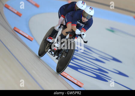 Great Britain's Sophie Thornhill and pilot Helen Scott compete in the Women's B 3000m Individual Pursuit Qualifying at the Rio Olympic Velodrome during the fourth day of the 2016 Rio Paralympic Games in Rio de Janeiro, Brazil. PRESS ASSOCIATION Photo. Picture date: Sunday September 11, 2016. Photo credit should read: Adam Davy/PA Wire. Stock Photo