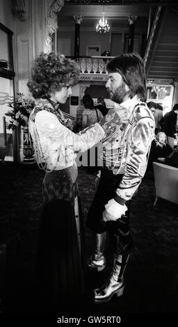 BENNY ANDERSSON and AnniFrid Lyngstad, ABBA got it last before going on stage at Eurovision song contest at Brighton 1974 Stock Photo