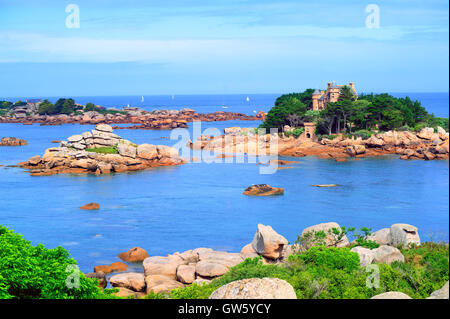 Tidal islands in a lagoon by Tregastel on English Channel Pink Granite Coast, Brittany, France Stock Photo