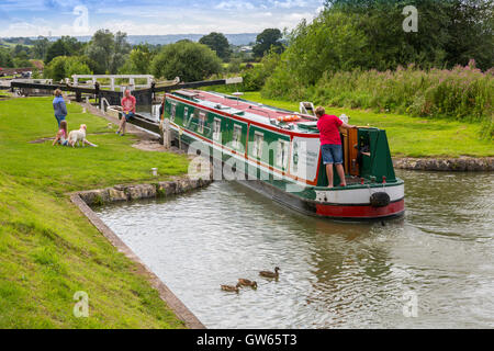 A colourful barge entering one of the 16 Caen Hill locks on the Kennet & Avon Canal nr Devizes, Wiltshire, England, UK Stock Photo