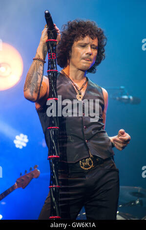 Enrique Bunbury performs on stage during Day 1 of Cruilla Festival at Parc del Forum.© Charlie Perez/Alamy Stock Photo