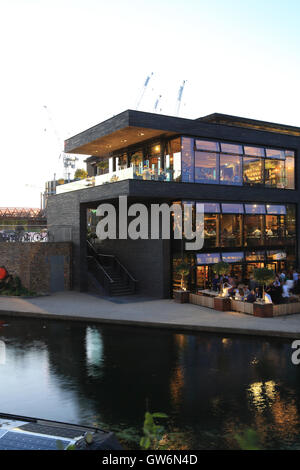 The trendy Lighterman gastro pub on the Regent's Canal, in the vibrant King's Cross regeneration area, in north London, England Stock Photo