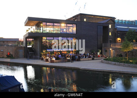 The trendy Lighterman gastro pub on the Regent's Canal, in the vibrant King's Cross regeneration area, in north London, England Stock Photo