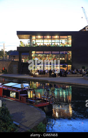 The trendy Lighterman gastro pub on the Regent's Canal, in the vibrant King's Cross regeneration area, in north London, England Stock Photo