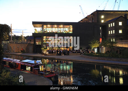 The trendy Lighterman gastro pub on the Regent's Canal, in the vibrant King's Cross regeneration area, in north London, England Stock Photo