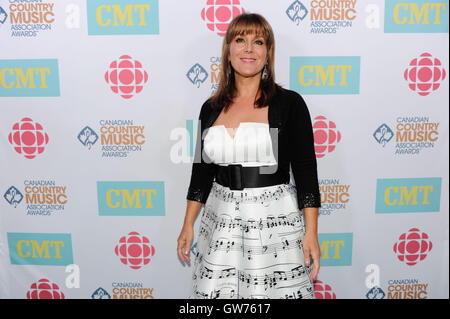 Toronto, Canada. 11th Sep, 2016. September 11, 2016. London, Canada. The 2016 Canadian Country Music Association Awards Show at the Budweiser Gardens in London, Ontario. In picture, Michelle Wright poses for photo at the media room. Dominic Chan/EXImages Credit:  EXImages/Alamy Live News Stock Photo