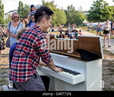 Berlin, Germany, 11th September 2016. Berliners and visitors to the city relax in Mauerpark and enjoy the Summer sunshine. After a rather disappointing Summer, warm weather returned to Europe and people flocked to outdoor spaces to bask in the sun and enjoy music and picnic meals. Credit:  Eden Breitz/17�Թ����� Live News Stock Photo