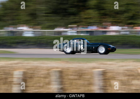 London, UK. 11th Sep, 2016. A vintage race car takes part in a race at the Goodwood Revival 2016 in Goodwood, south England, Sept. 11, 2016. © Han Yan/Xinhua/Alamy Live News Stock Photo