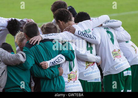 Wiklöf Holding Arena, Mariehamn, Åland, Finland, September 12 2016. The Åland archipelago team IFK Mariehamn are in a strong position to win the top league in Finnish football for the first time in their history after beating PS Kemi Kings 1-0 at home as their main rivals HJK lost heavily 4-1. Pictured: The IFK players huddle before the game. Picture: Rob Watkins/Alamy News Stock Photo