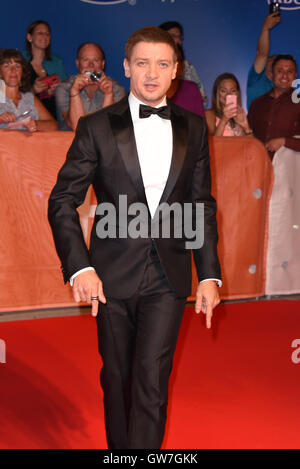 Toronto, Ontario, Canada. 12th Sep, 2016. Actor JEREMY RENNER attends the 'Arrival' premiere during the 2016 Toronto International Film Festival at Roy Thomson Hall on September 12, 2016 in Toronto, Canada. Credit:  Igor Vidyashev/ZUMA Wire/Alamy Live News Stock Photo