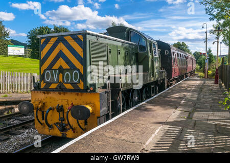 Class 14 diesel-hydraulic locomotive D9537 at Rawtenstall station on ...