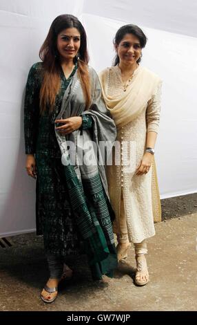 Bollywood actor Raveena Tandon Fashion designer Bhartiya Janta Party leader Shaina NC inauguration policead railways Mumbai Stock Photo