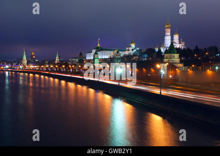 Touristic spot in the Moscow center (landmark): view to the Kremlin with wall and towers, Moskva river, embankment by  night Stock Photo