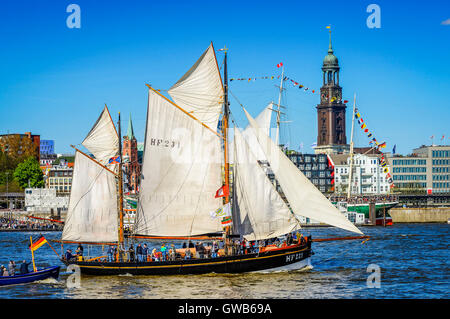 Finish parade for the harbour birthday with the ocean-going cutter Landrath sexton in Hamburg, Germany, Europe, Einlaufparade zu Stock Photo