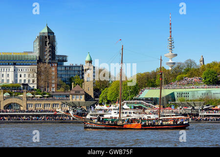 Finish parade for the harbour birthday with the sailing ship Fortuna in Hamburg, Germany, Europe, Einlaufparade zum Hafengeburts Stock Photo