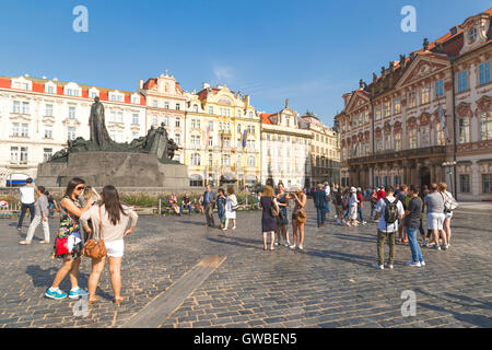 Jan Hus Memorial in the Old Town Square of Prague ( Staroměstské náměstí ), a UNESCO World Heritage Site, Czech Republic. Stock Photo