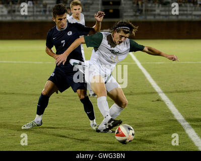 Williamsburg, VA, USA. 13th Sep, 2016. 20160913 - William and Mary forward WILLIAM ESKAY (14) tries to control the ball as he battles with Georgetown midfielder ARUN BASULJEVIC (7) in the second half at Martin Family Stadium in Williamsburg, Va. © Chuck Myers/ZUMA Wire/Alamy Live News Stock Photo