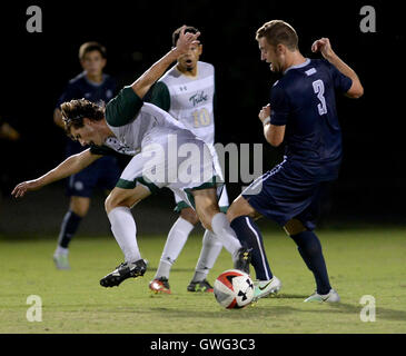 Williamsburg, VA, USA. 13th Sep, 2016. 20160913 - Georgetown defender PETER SCHROPP (3) knocks William and Mary forward WILLIAM ESKAY (14) off the ball in the second half at Martin Family Stadium in Williamsburg, Va. © Chuck Myers/ZUMA Wire/Alamy Live News Stock Photo