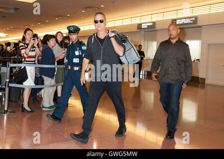 Tokyo, Japan. 14th September, 2016. American actor and filmmaker Tom Hanks arrives at Tokyo International Airport on September 14, 2016, Tokyo, Japan. Hanks arrived with fellow actor Aaron Eckhart to promote their film Sully which hits Japanese theaters on September 24. Credit:  Rodrigo Reyes Marin/AFLO/Alamy Live News Stock Photo