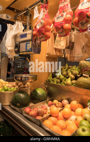 A walk around the market is a feast for all the senses. Fresh fruit for sale at the Mercado de la Boqueria, Barcelona. Stock Photo