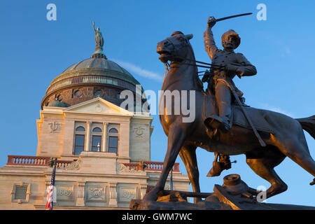 Thomas Francis Meagher statue with capitol, Montana State Capitol, Helena, Montana Stock Photo