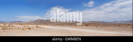 Fuerteventura: the Canary landscape seen from the dirt road to the beaches of the northwestern coast Stock Photo