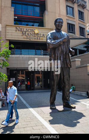 Nelson Mandela Square in Sandton, a rich suburb to Johannesburg, the largest city in South Africa. Stock Photo