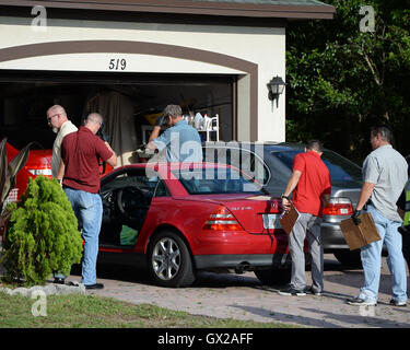 PORT ST LUCIE, FL: Federal and local law enforcement remove evidence  from two Treasure Coast homes that are linked to the suspected Orlando nightclub shooter,  29-year-old Omar Mateen. The FBI, the Florida Division of Law Enforcement, St. Lucie County Sh Stock Photo