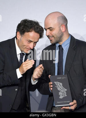 Potsdam, Germany. 15th Sep, 2016. Italian journalist Roberto Saviano (r) holds his award while laudator and chief editor of the Die Zeit newspaper, Giovanni di Lorenzo, applauds, at the awards ceremony of the M100 media award at the international media conference M100 Sanssouci Colloquium in Potsdam, Germany, 15 September 2016. PHOTO: RALF HIRSCHBERGER/DPA/Alamy Live News Stock Photo