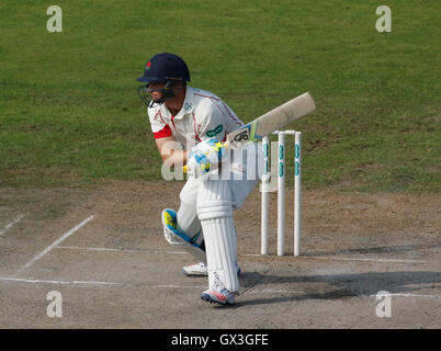 Old Trafford, Manchester, UK. 15th Sep, 2016. Specsavers County Championship Division One Cricket. Lancashire versus Middlesex. Lancashire batsman Jos Buttler. Credit:  Action Plus Sports/Alamy Live News Stock Photo