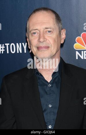 Steve buscemi tony bennett celebrates 90 hi res stock photography