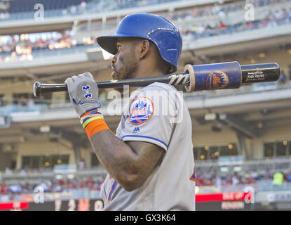 Washington, District of Columbia, USA. 14th Sep, 2016. New York Mets third baseman Jose Reyes (7) watches the action as he wait to bat in the second inning against the Washington Nationals at Nationals Park in Washington, DC on Wednesday, September 14, 2016. Credit: Ron Sachs/CNP. © Ron Sachs/CNP/ZUMA Wire/Alamy Live News Stock Photo
