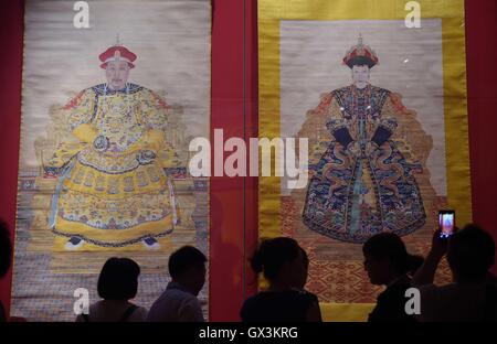 Chengdu, China's Sichuan Province. 15th Sep, 2016. Visitors view exhibits at the new Chengdu Museum in Chengdu, capital of southwest China's Sichuan Province, Sept. 15, 2016. The new Chengdu Museum officially opened to the public on Thursday. © Xue Yubin/Xinhua/Alamy Live News Stock Photo
