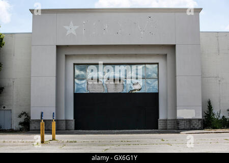 An outline of a logo sign outside of a closed Macy's retail store in Columbus, Ohio on July 23, 2016. Stock Photo