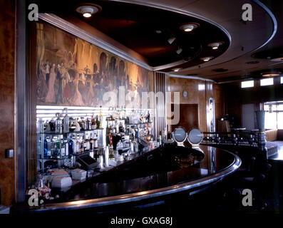 Queen Mary Observation Bar, art deco room with mural Jubilee Week by Alfred R Thompson Stock Photo