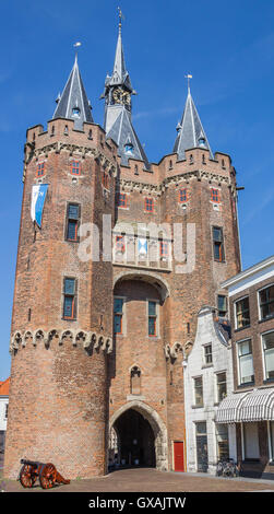 Old city gate Sassenpoort and cannon in Zwolle, Netherlands Stock Photo
