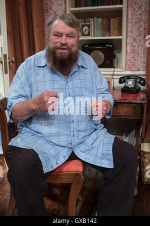 Brian Blessed makes his stage directorial debut with a production of Agatha Christie's 'The Hollow' at The Mill at Sonning. The play also features both his wife, Hildegard Neil, and his daughter Rosalind Blessed.  Featuring: Brian Blessed Where: Sonning, Stock Photo